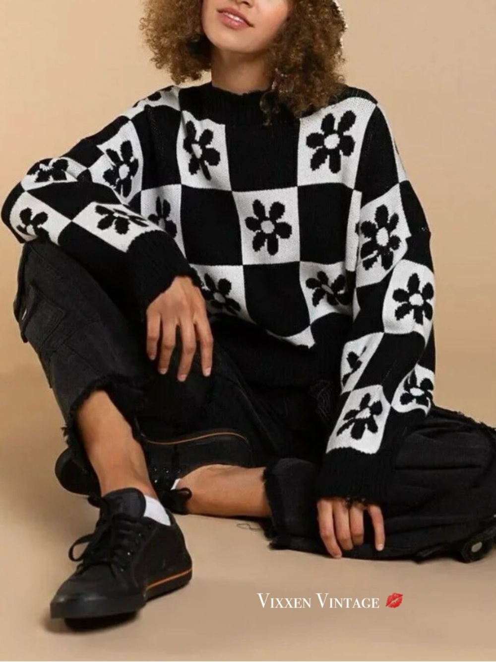 POL OVERSIZED DISTRESSED EDGE CHECKERED DAISY CROP SWEATER IN RUST